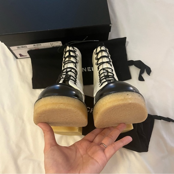 New Chanel Classic Lace Up Boots 39 Pearlized Grained Calfskin Cap Toe Combat - Picture 9 of 15